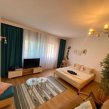 Studio Flat In The City Center Tirana Esterno foto