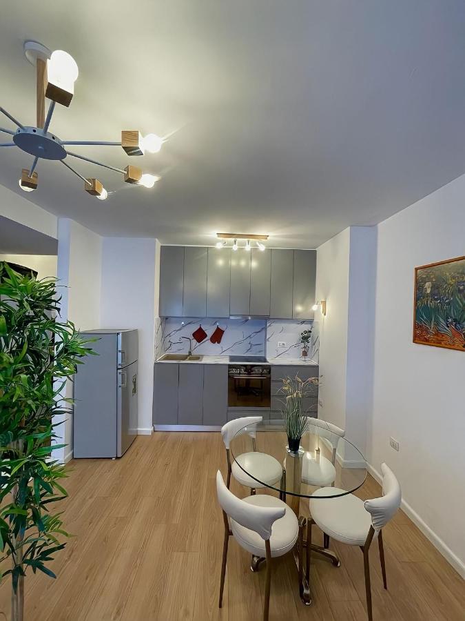 Studio Flat In The City Center Tirana Esterno foto
